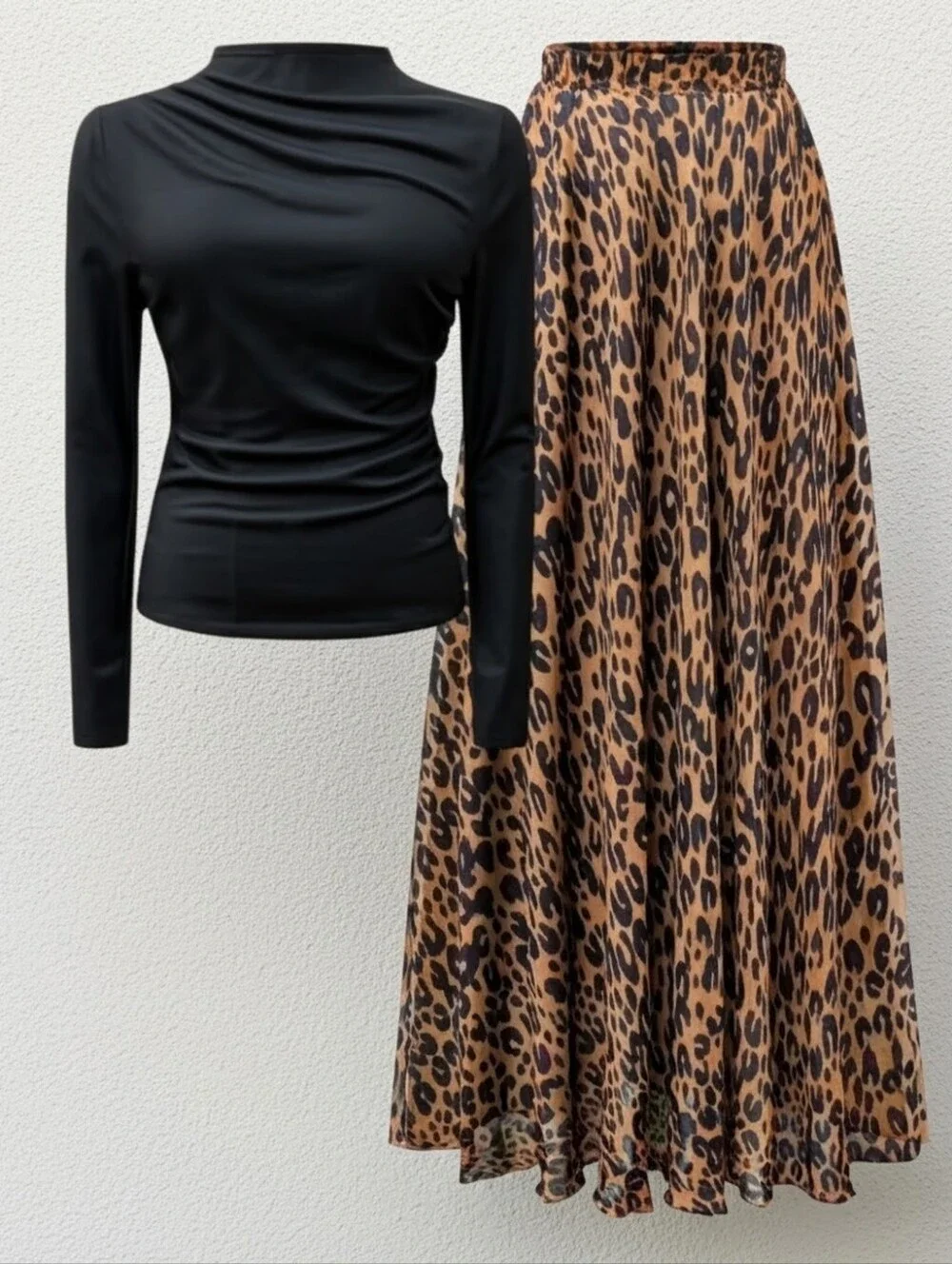 🍁2-Piece Ensemble: Solid Ruched Crew NeckTee, and Leopard Print Maxi Skirt